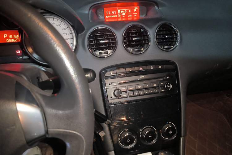 Used Peugeot 408 2013 1.6L Automatic Comfort Edition Audio And AC Panel