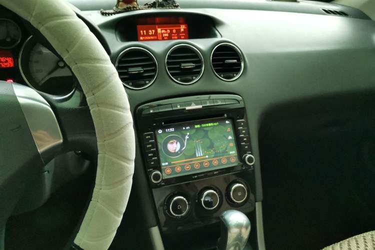 Used Peugeot 408 2013 2.0L Automatic Comfort Edition Audio And AC Panel