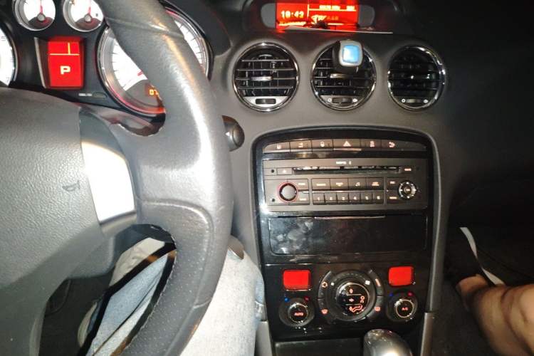 Used Peugeot 408 2013 2.0L Automatic Luxury Edition Audio And AC Panel