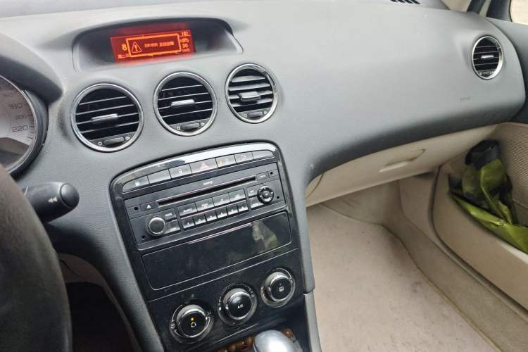 Used Peugeot 408 2013 2.0L Automatic Comfort Edition Audio And AC Panel