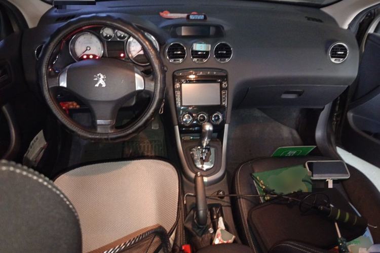 Used Peugeot 408 2013 2.0L Automatic Comfort Edition Center Console
