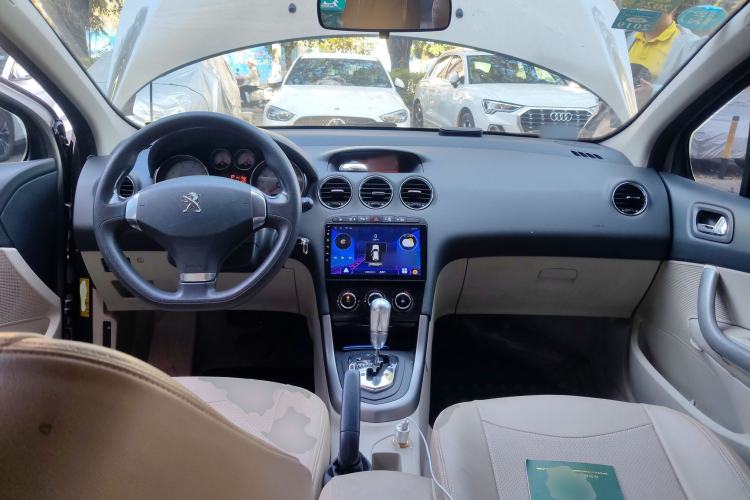Used Peugeot 408 2013 2.0L Automatic Comfort Edition Center Console