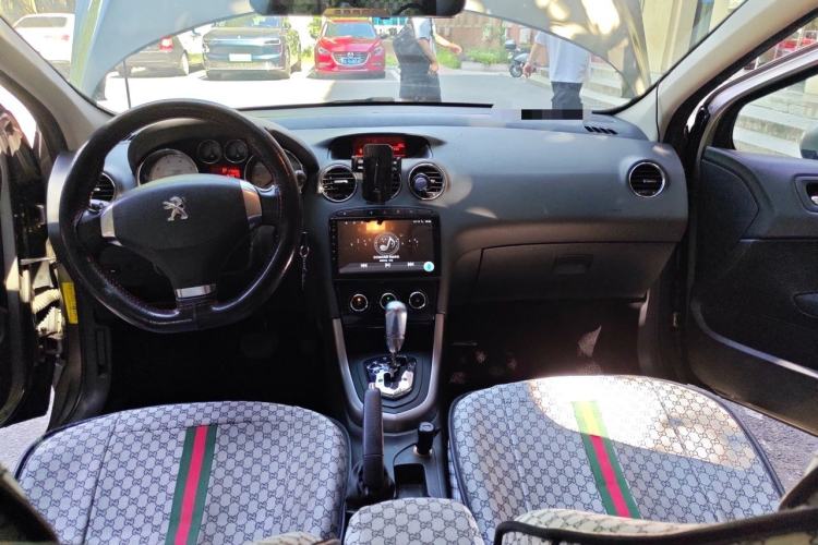 Used Peugeot 408 2013 2.0L Automatic Comfort Edition Center Console
