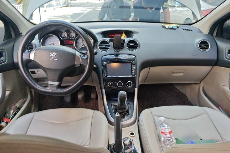Used Peugeot 408 2013 2.0L Manual Comfort Edition Center Console