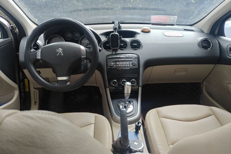 Used Peugeot 408 2013 2.0L Automatic Comfort Edition Center Console