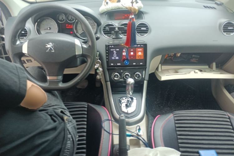 Used Peugeot 408 2013 2.0L Automatic Comfort Edition Center Console