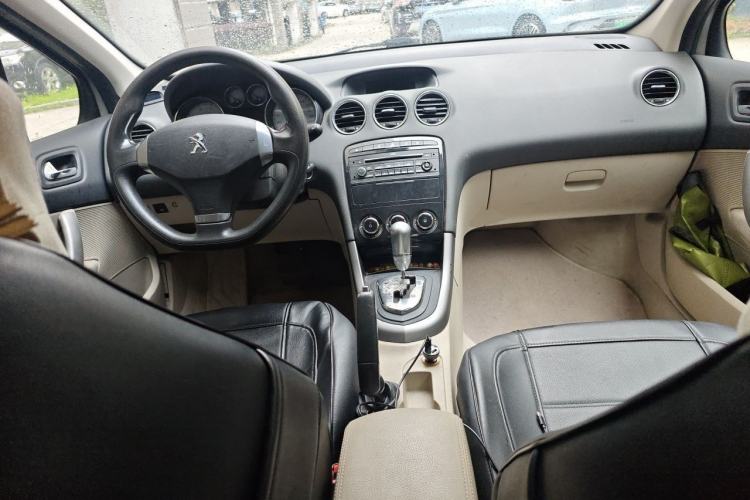 Used Peugeot 408 2013 2.0L Automatic Comfort Edition Center Console