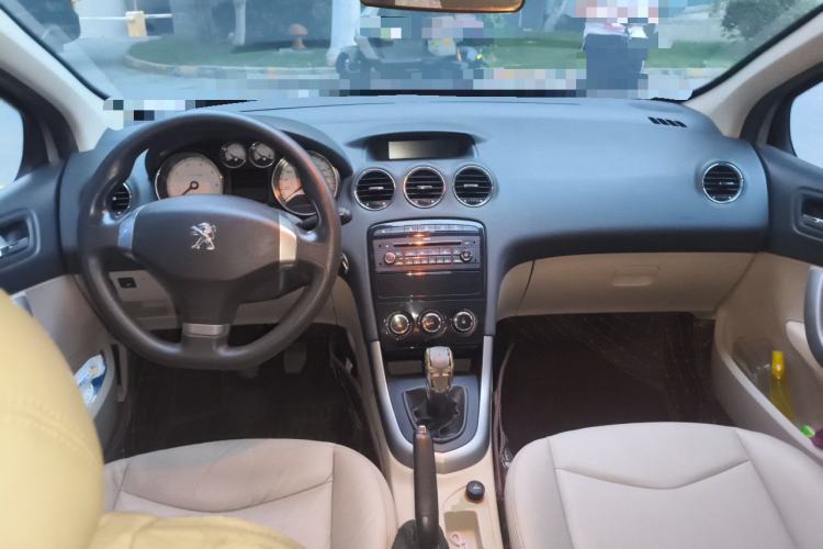 Used Peugeot 408 2013 2.0L Manual Comfort Edition Center Console