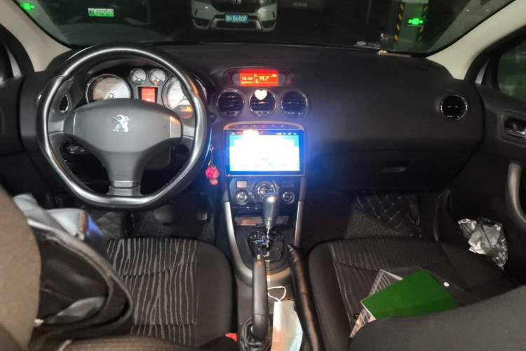 Used Peugeot 408 2013 2.0L Automatic Luxury Edition Center Console