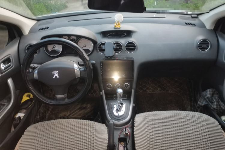 Used Peugeot 408 2013 2.0L Automatic Comfort Edition Center Console