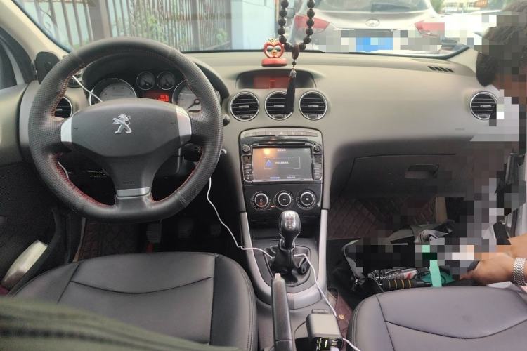 Used Peugeot 408 2013 1.6L Manual Comfort Edition CNG Center Console