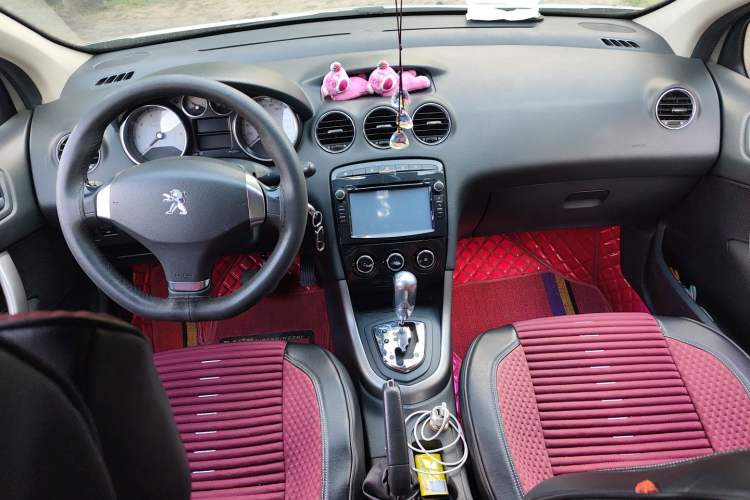 Used Peugeot 408 2013 1.6L Automatic Comfort Edition Center Console