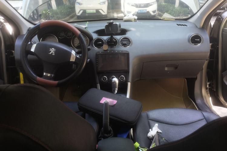 Used Peugeot 408 2013 2.0L Automatic Comfort Edition Center Console