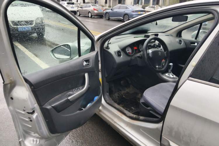 Used Peugeot 408 2013 2.0L Automatic Comfort Edition Driver Seat