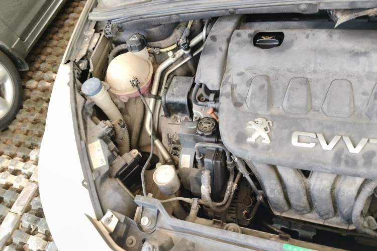 Used Peugeot 408 2013 2.0L Automatic Comfort Edition Engine Bay Right