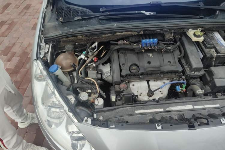 Used Peugeot 408 2013 1.6L Manual Comfort Edition CNG Engine Bay Right