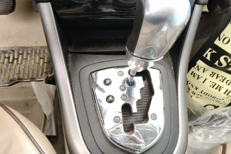 Used Peugeot 408 2013 2.0L Automatic Comfort Edition Gear Lever