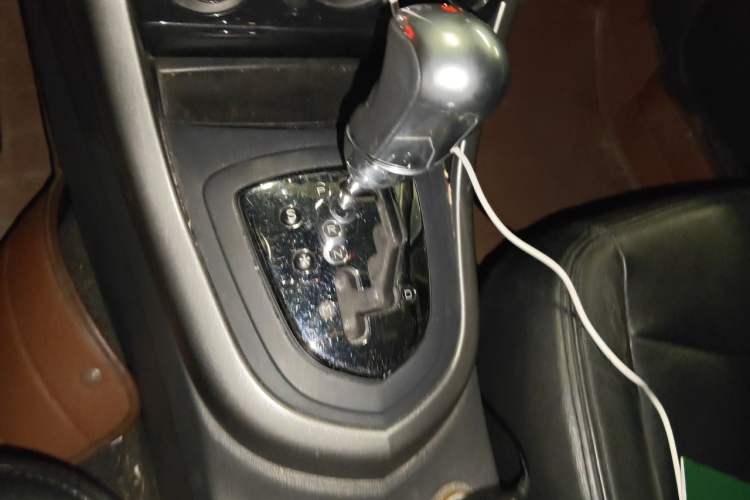 Used Peugeot 408 2013 2.0L Automatic Luxury Edition Gear Lever