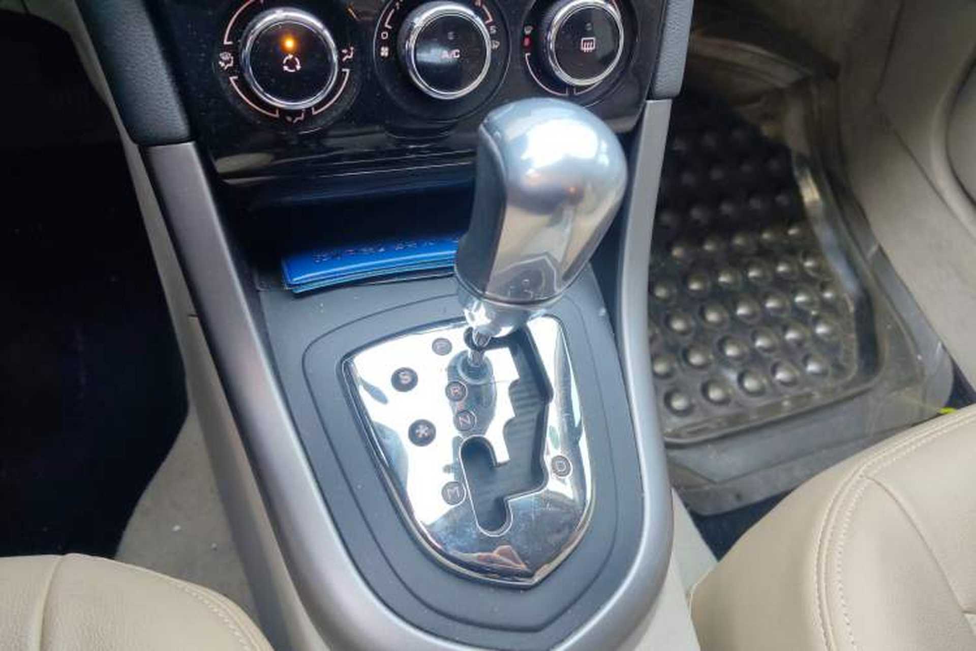 Used Peugeot 408 2013 2.0L Automatic Comfort Edition Gear Lever