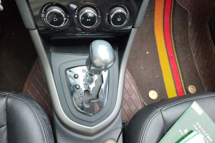 Used Peugeot 408 2013 2.0L Automatic Comfort Edition Gear Lever