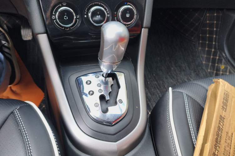 Used Peugeot 408 2013 2.0L Automatic Comfort Edition Gear Lever