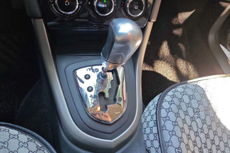 Used Peugeot 408 2013 2.0L Automatic Comfort Edition Gear Lever