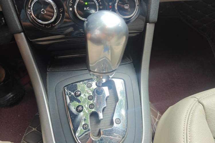 Used Peugeot 408 2013 2.0L Automatic Comfort Edition Gear Lever