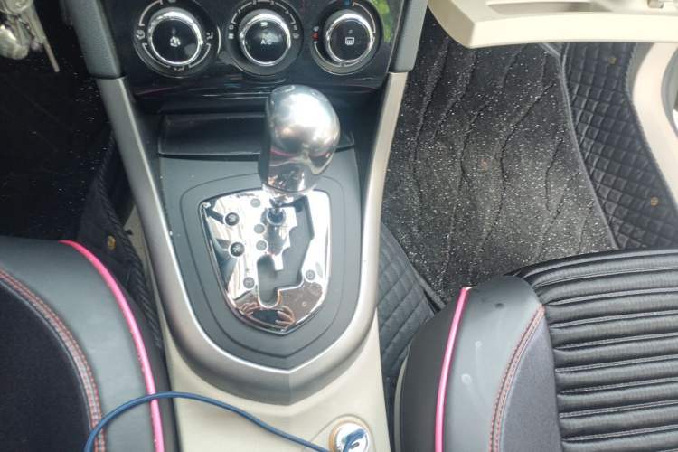 Used Peugeot 408 2013 2.0L Automatic Comfort Edition Gear Lever