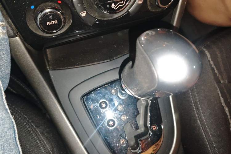 Used Peugeot 408 2013 2.0L Automatic Luxury Edition Gear Lever