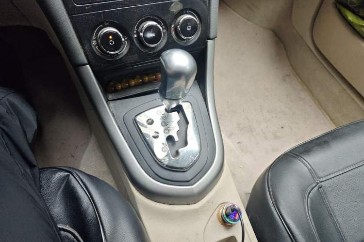 Used Peugeot 408 2013 2.0L Automatic Comfort Edition Gear Lever