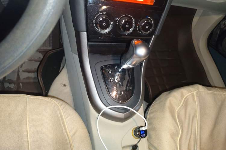 Used Peugeot 408 2013 2.0L Automatic Comfort Edition Gear Lever