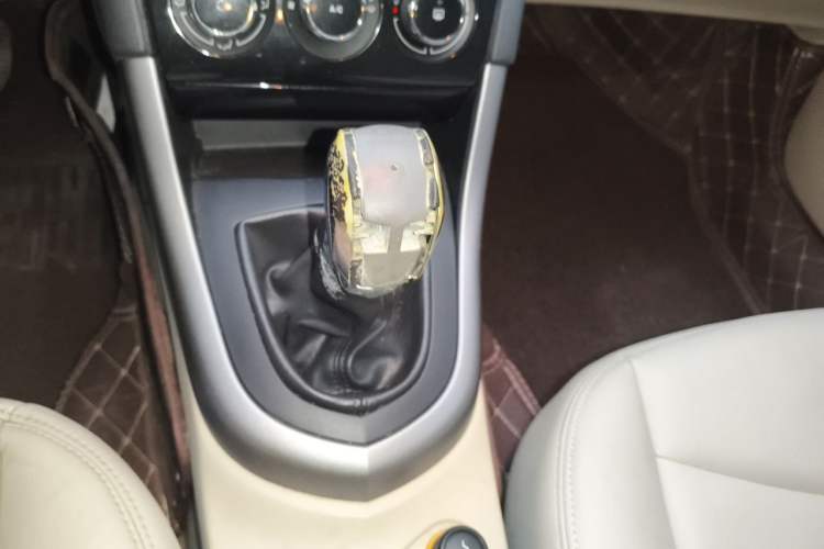 Used Peugeot 408 2013 2.0L Manual Comfort Edition Gear Lever
