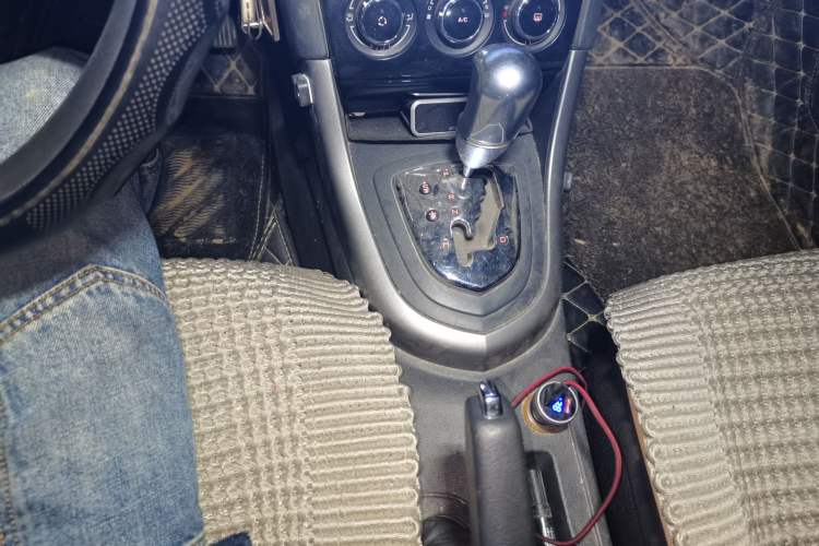 Used Peugeot 408 2013 2.0L Automatic Comfort Edition Gear Lever