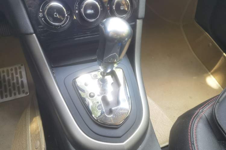 Used Peugeot 408 2013 2.0L Automatic Comfort Edition Gear Lever