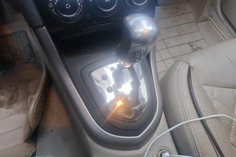 Used Peugeot 408 2013 1.6L Automatic Comfort Edition Gear Lever