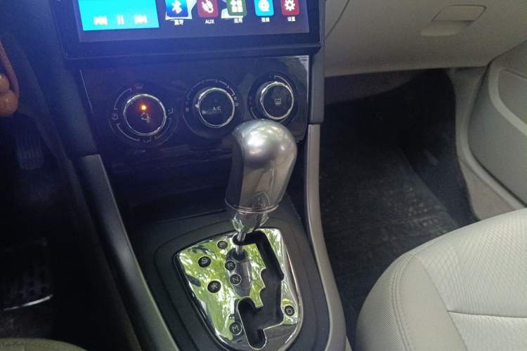 Used Peugeot 408 2013 1.6L Automatic Comfort Edition Gear Lever