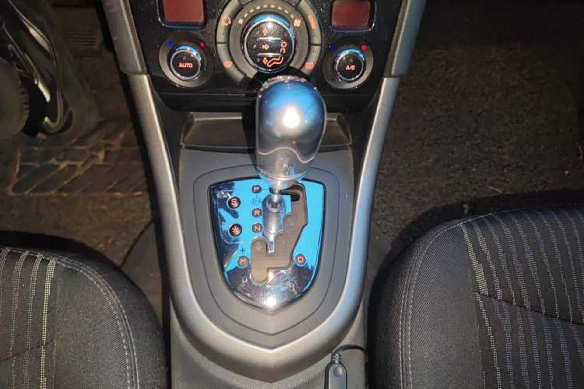 Used Peugeot 408 2013 2.0L Automatic Luxury Edition Gear Lever