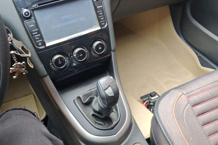 Used Peugeot 408 2013 1.6L Manual Comfort Edition Gear Lever