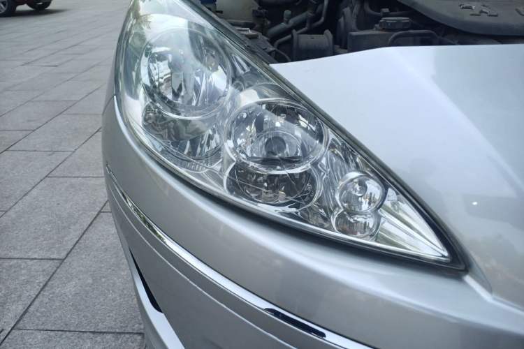 Used Peugeot 408 2013 2.0L Automatic Comfort Edition Right Front Headlight