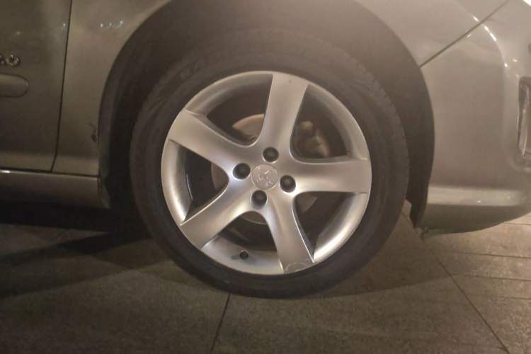 Used Peugeot 408 2013 2.0L Automatic Comfort Edition Right Front Wheel Hub