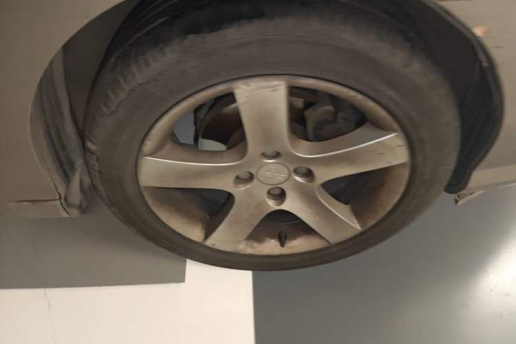 Used Peugeot 408 2013 2.0L Automatic Luxury Edition Right Front Wheel Hub