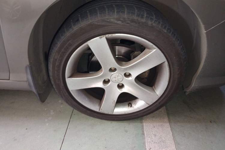 Used Peugeot 408 2013 2.0L Automatic Comfort Edition Right Front Wheel Hub