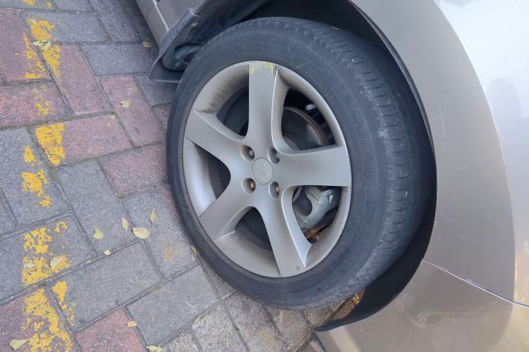Used Peugeot 408 2013 2.0L Automatic Comfort Edition Right Front Wheel Hub