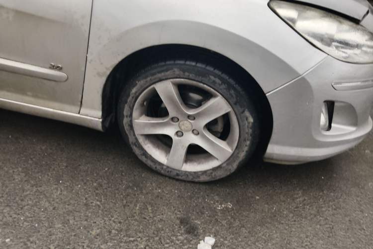 Used Peugeot 408 2013 2.0L Automatic Comfort Edition Right Front Wheel Hub