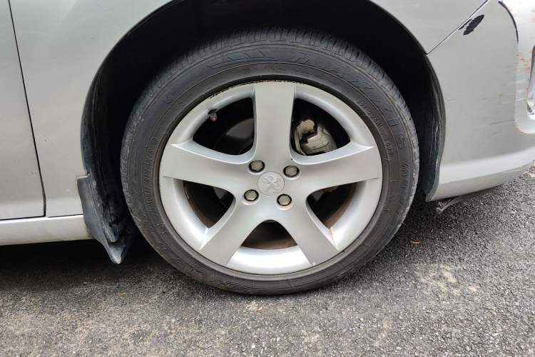 Used Peugeot 408 2013 2.0L Automatic Comfort Edition Right Front Wheel Hub