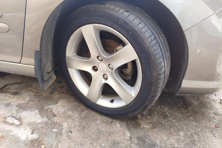 Used Peugeot 408 2013 2.0L Automatic Comfort Edition Right Front Wheel Hub