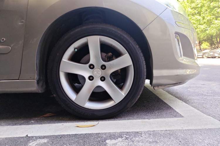 Used Peugeot 408 2013 2.0L Automatic Comfort Edition Right Front Wheel Hub