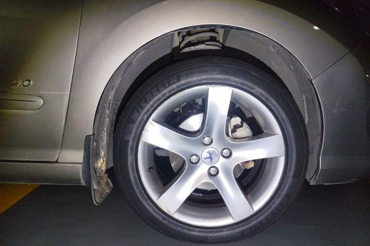Used Peugeot 408 2013 2.0L Automatic Comfort Edition Right Front Wheel Hub