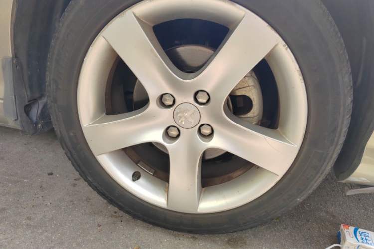 Used Peugeot 408 2013 2.0L Automatic Comfort Edition Right Front Wheel Hub