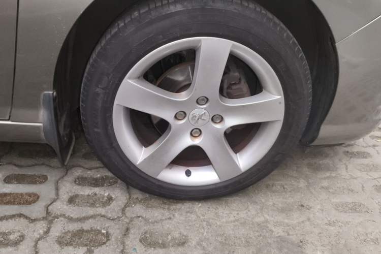 Used Peugeot 408 2013 2.0L Manual Comfort Edition Right Front Wheel Hub